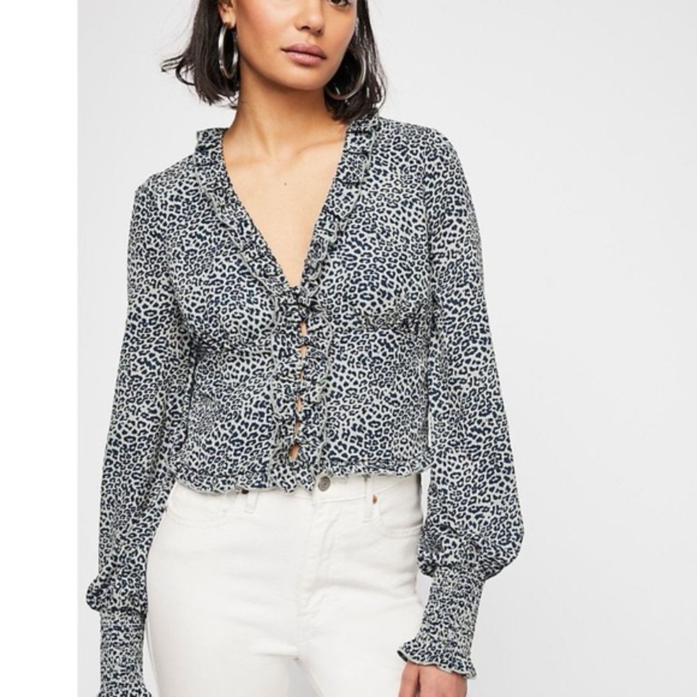 Free People Long Sleeve V- Neck Button Down Smocked Cheetah Blouse Sz L